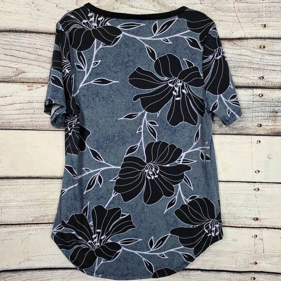 LuLaRoe Classic Tee M Gray Black Floral Hi Low Top - Picture 3 of 6